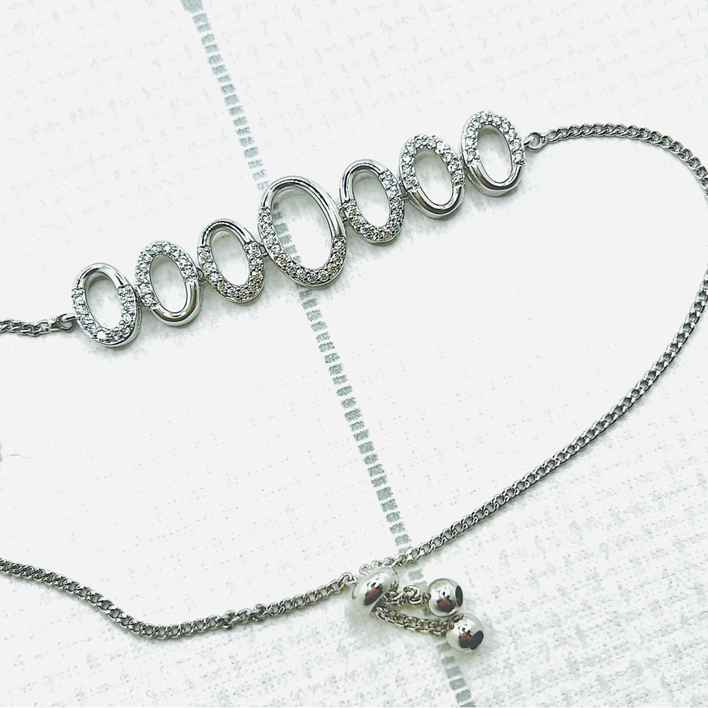 NWOT White Gold Plated Adjustable Pavé Oval Links Bracelet w/ Simulated Diamonds - Picture 5 of 6